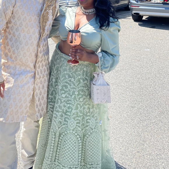 Indian outfit - Picture 2 of 3